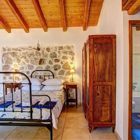 Villa Sleeps 4 Pool Air Con Wifi *