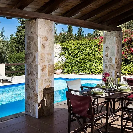 Sleeps 4 Pool Air Con Wifi Villa