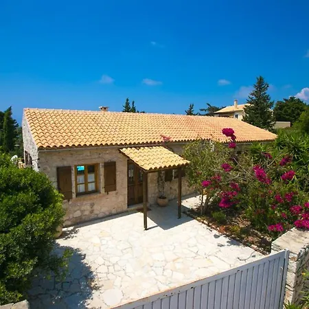 Sleeps 4 Pool Air Con Wifi Villa Khalikeri