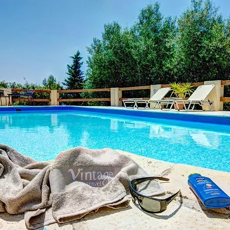Sleeps 4 Pool Air Con Wifi Villa