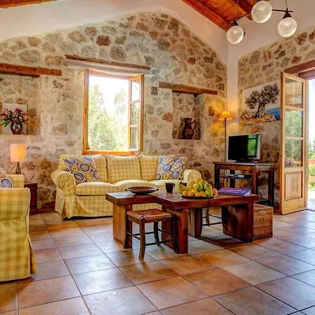 Sleeps 4 Pool Air Con Wifi * Khalikeri