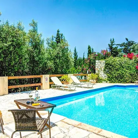 Villa Sleeps 4 Pool Air Con Wifi