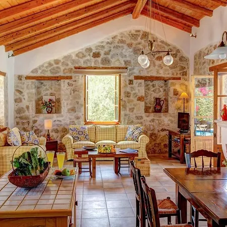 Villa Sleeps 4 Pool Air Con Wifi *
