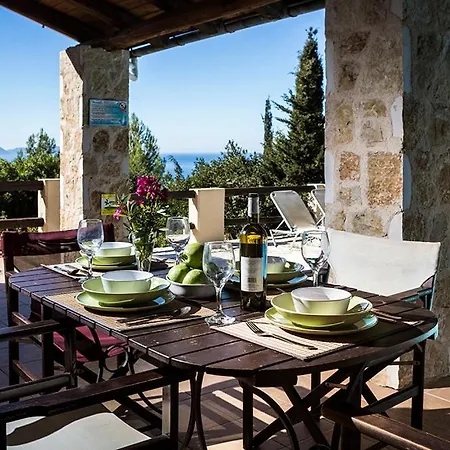 Villa Sleeps 4 Pool Air Con Wifi *