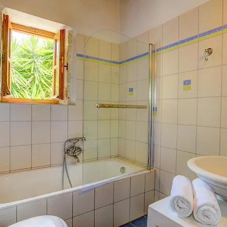 Sleeps 4 Pool Air Con Wifi Villa