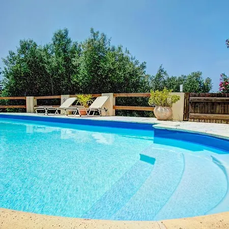 Villa Sleeps 4 Pool Air Con Wifi